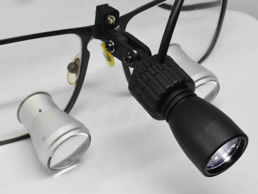 Eigene TTL-Lupenbrille con PowerLight spot Clip SLA-3D